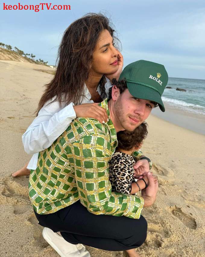 Vợ chồng Priyanka Chopra mừng con gái tròn hai tuổi