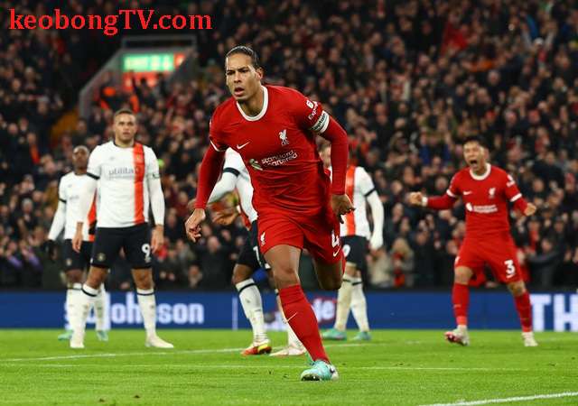  Ngược dòng siêu đỉnh, Liverpool vùi dập Luton Town ở Anfield