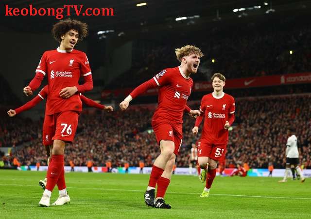  Ngược dòng siêu đỉnh, Liverpool vùi dập Luton Town ở Anfield