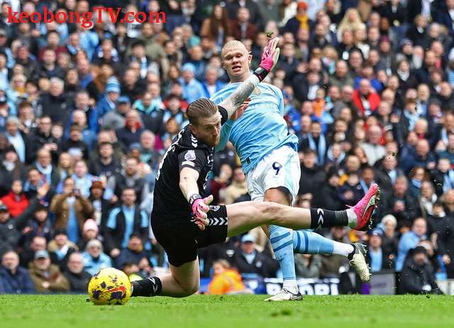  "Quái kiệt" Haaland tỏa sáng, Man City tái chiếm ngôi đầu Ngoại hạng