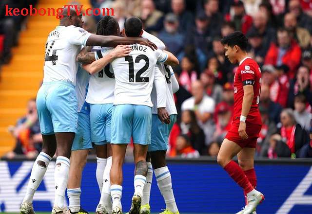  Thua Crystal Palace, Liverpool gặp bất lợi lớn lúc đua vô địch Anh