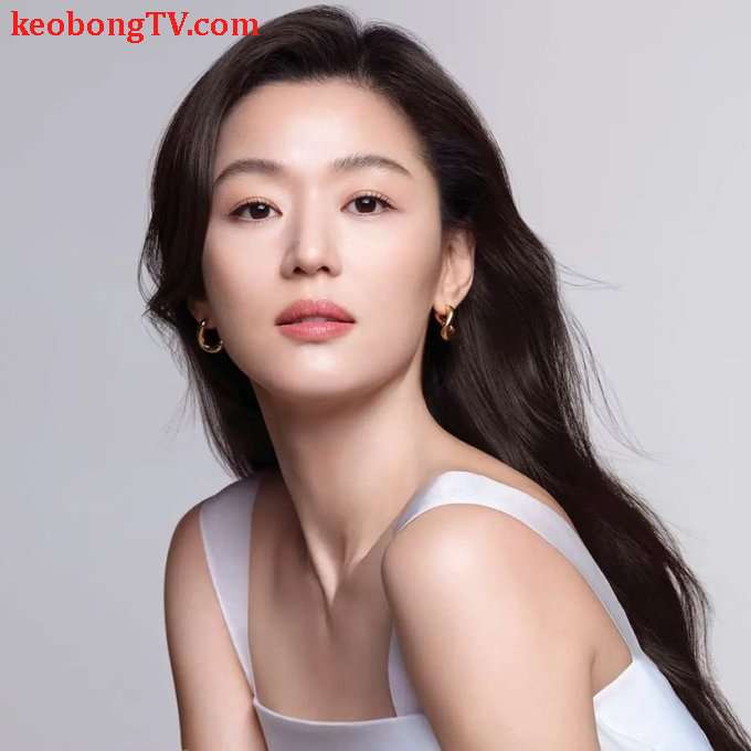 Vợ chồng Jeon Ji Hyun đưa con sang châu Âu