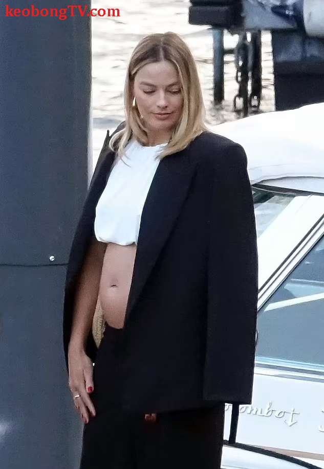 'Bom sex Hollywood' Margot Robbie mang thai con đầu lòng