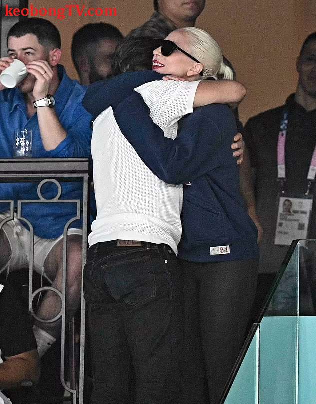 Tom Cruise và Lady Gaga vui mừng gặp gỡ tại Olympic Paris