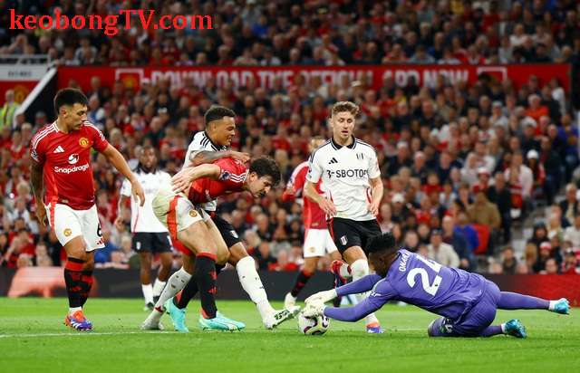  Tân binh Zirkzee giúp Man United giật 3 điểm ngày mở màn Ngoại hạng Anh