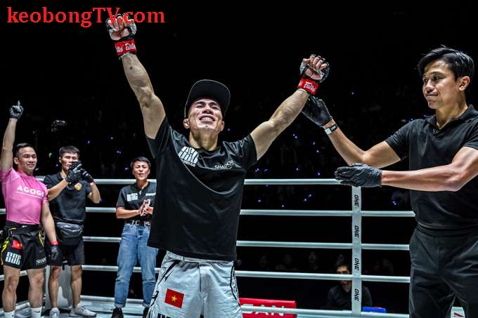 Võ sĩ Phạm Văn Nam knock-out đối thủ Philippines tại ONE Championship