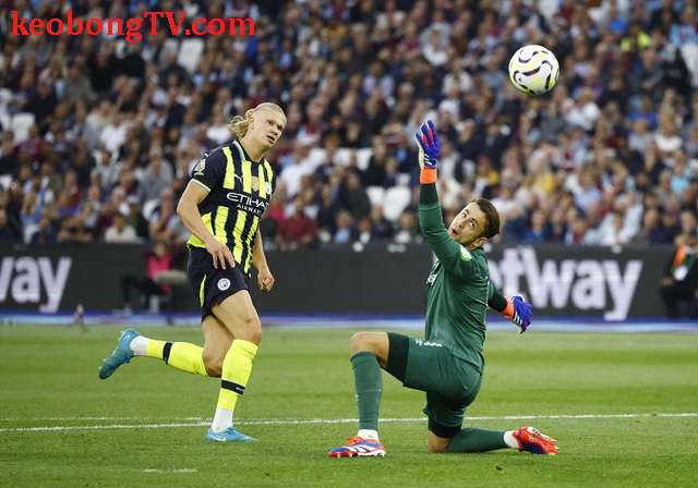  Haaland bùng nổ hat-trick, Man City hạ West Ham giật ngôi đỉnh bảng