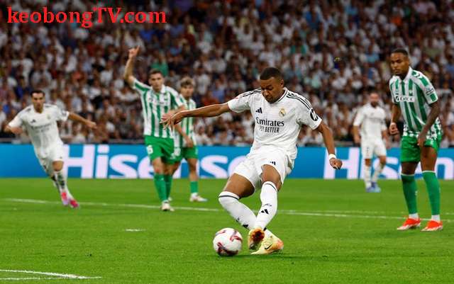  Kylian Mbappe nhẹ nhõm sau cú đúp giúp Real Madrid thắng Betis 2-0