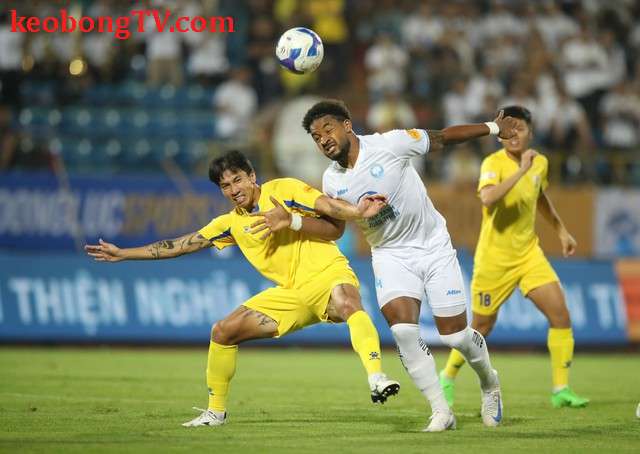  Nguyễn Xuân Son "tịt ngòi" trong ngày Nhà cầm quân Kim Sang-sik dự khán V-League