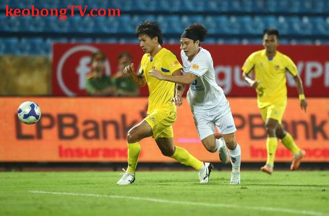  Nguyễn Xuân Son "tịt ngòi" trong ngày Nhà cầm quân Kim Sang-sik dự khán V-League