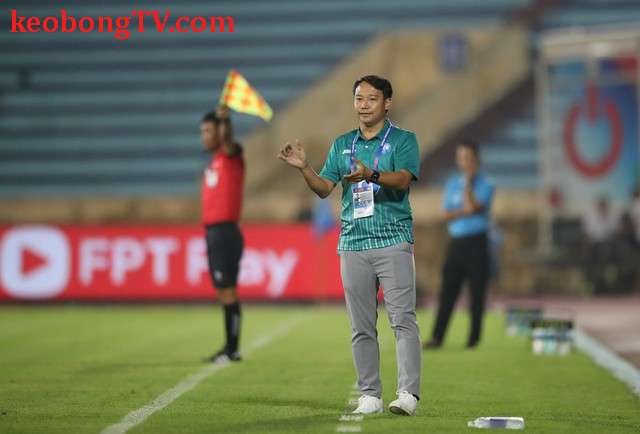  Nguyễn Xuân Son "tịt ngòi" trong ngày Nhà cầm quân Kim Sang-sik dự khán V-League