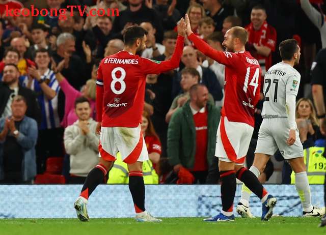  Rashford bùng nổ, Man United thắng tưng bừng League Cup