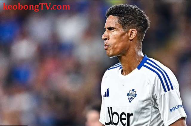  Trung vệ Raphael Varane cân nhắc treo giày vĩnh viễn