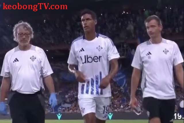  Trung vệ Raphael Varane cân nhắc treo giày vĩnh viễn