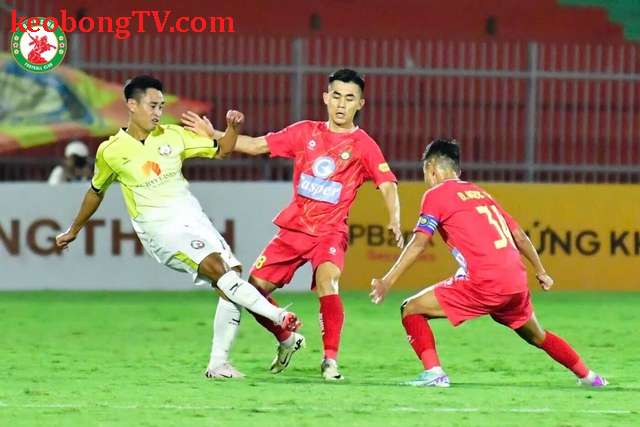  CLB Hoàng Anh Gia Lai mất ngôi đầu bảng V-League