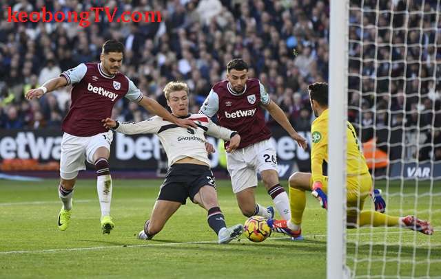  Thua West Ham phút cuối, Man United chìm sâu ở Giải Ngoại hạng Anh