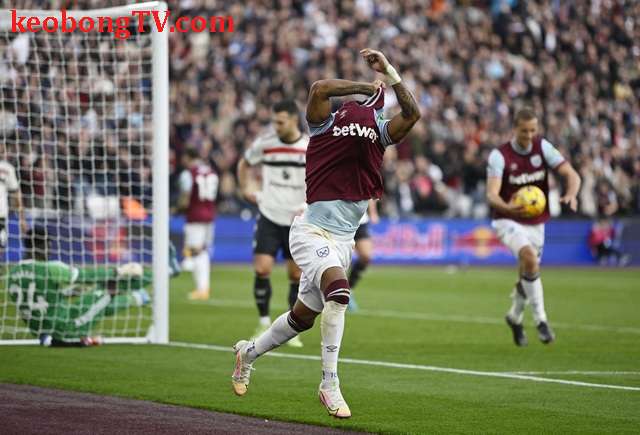  Thua West Ham phút cuối, Man United chìm sâu ở Giải Ngoại hạng Anh