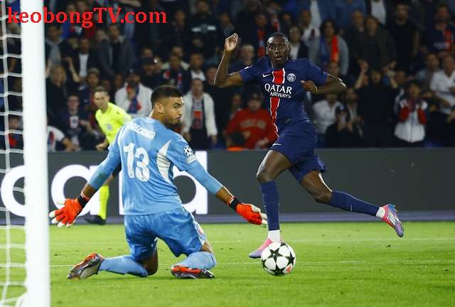  Xích mích với Nhà cầm quân, Ousmane Dembele bị gạch tên ở Champions League