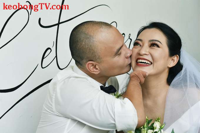 Cquận tình cổ tích của kình ngư không chân và nhà kiểu dáng áo dài