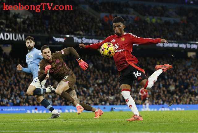 Man United thăm dò vụ rò rỉ thông báo đội hình trước trận derby Manchester