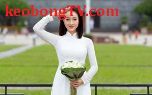  MC Vũ Mạnh Cường đi cùng với "Blouse trắng diệu kỳ"