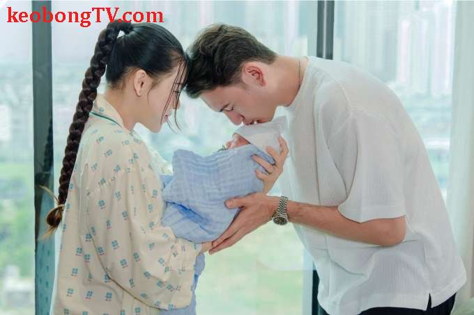 Vợ Đặng Văn Lâm 'thấy tự ti, lạc lõng' sau sinh