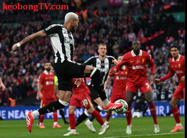  Liverpool thành cựu vương League Cup, Newcastle có danh hiệu sau 70 năm