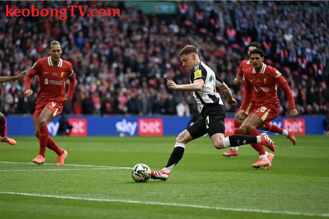  Liverpool thành cựu vương League Cup, Newcastle có danh hiệu sau 70 năm