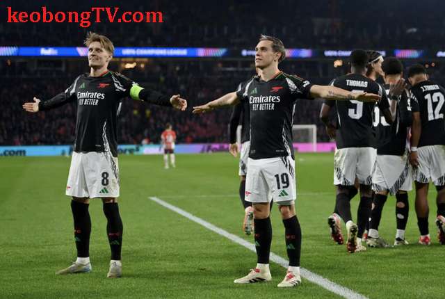  Thắng "hủy diệt" PSV 7-1, Arsenal mơ vé sớm tứ kết Champions League