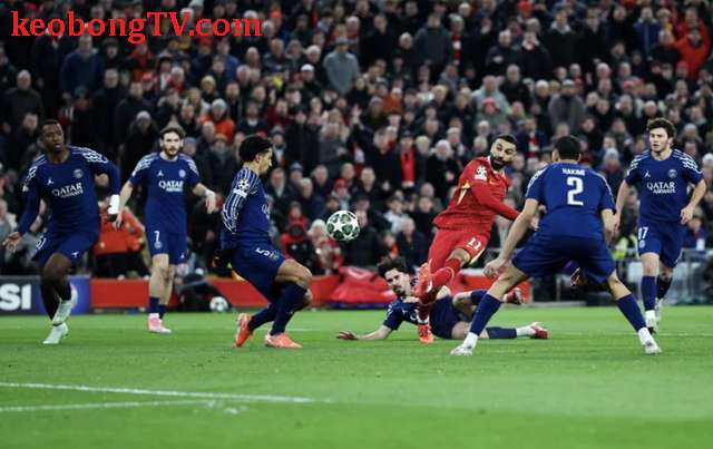  Thủ môn Donnarumma sắm vai người hùng, PSG loại Liverpool tại Anfield