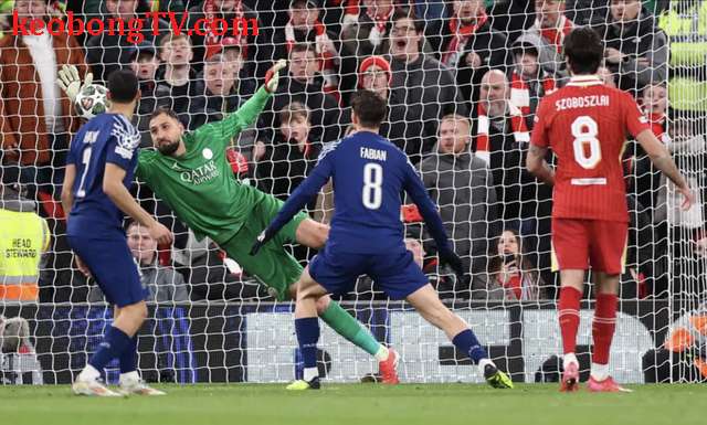  Thủ môn Donnarumma sắm vai người hùng, PSG loại Liverpool tại Anfield