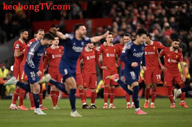  Thủ môn Donnarumma sắm vai người hùng, PSG loại Liverpool tại Anfield